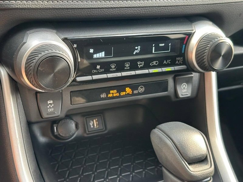 Used 2024 Toyota RAV4 LE AWD/4WD image 19