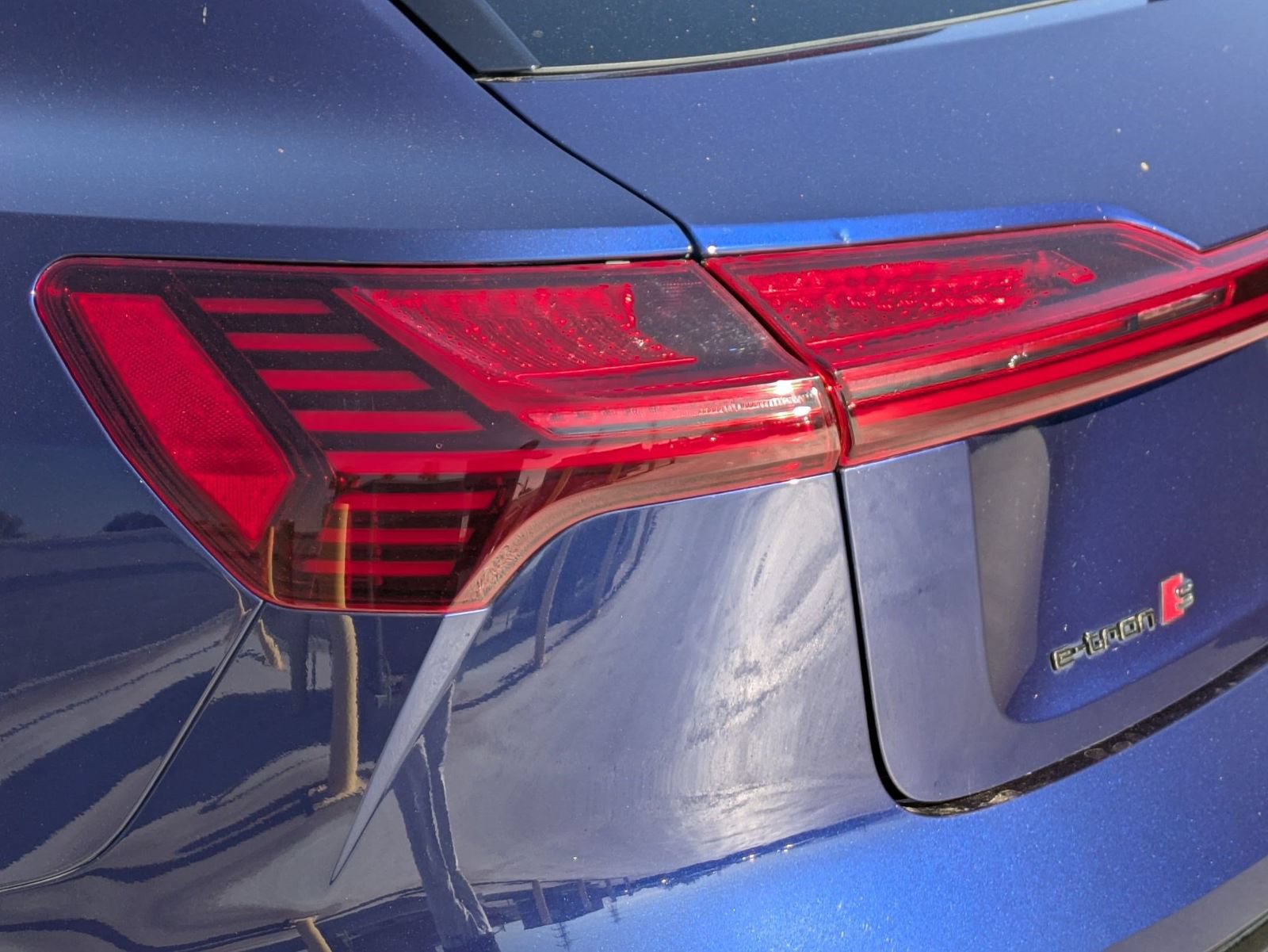 Used 2022 Audi e-tron S Premium Plus AWD/4WD image 18