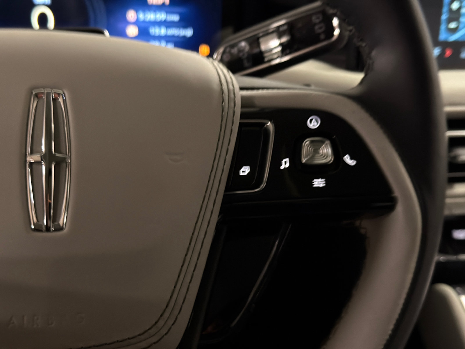 New 2027 Lincoln Aviator AWD image 25