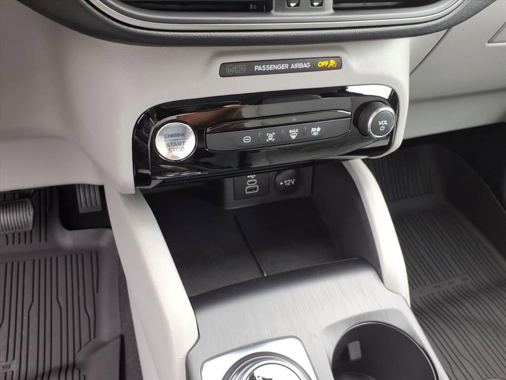 New 2025 Ford Escape SE image 14