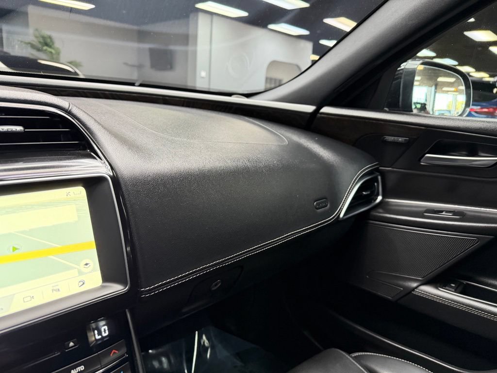 Used 2018 Jaguar XE S RWD image 27