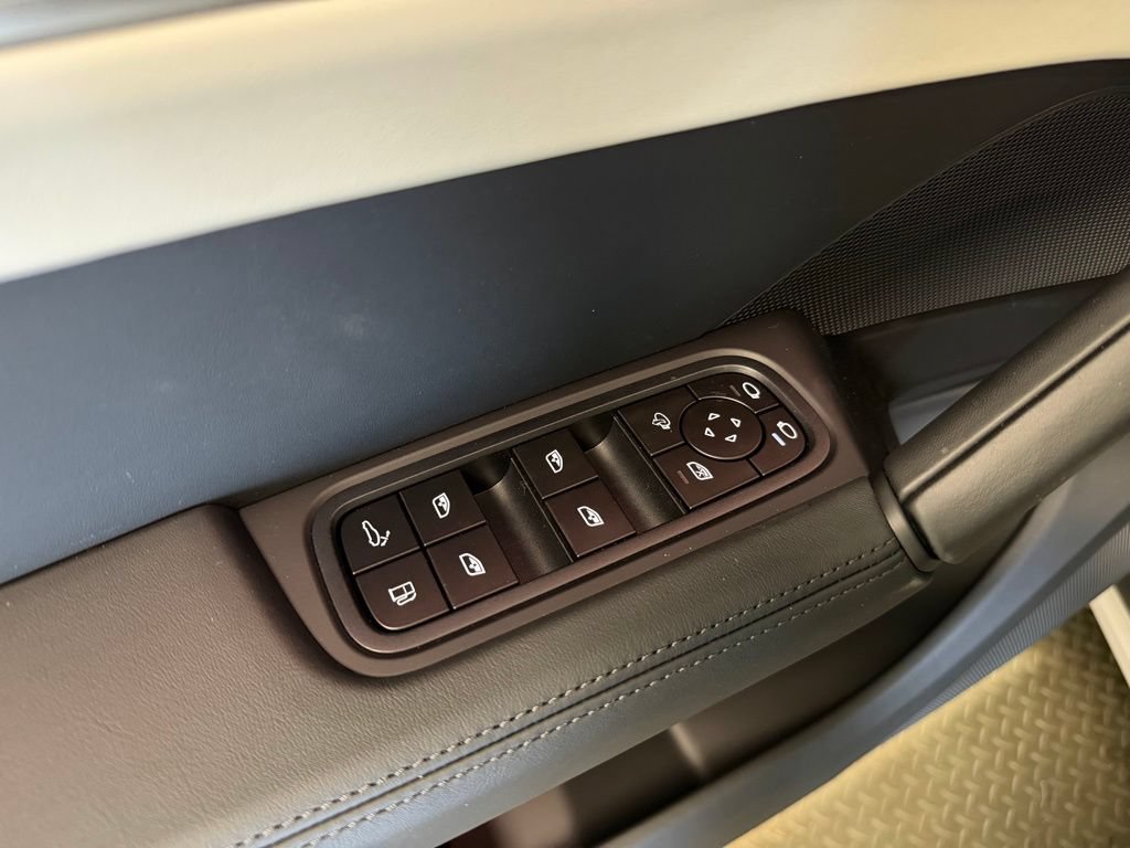 Certified 2026 Porsche Cayenne E-Hybrid AWD/4WD image 10
