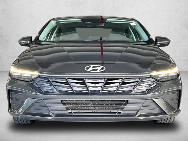 Used 2024 Hyundai Elantra SEL FWD image 2