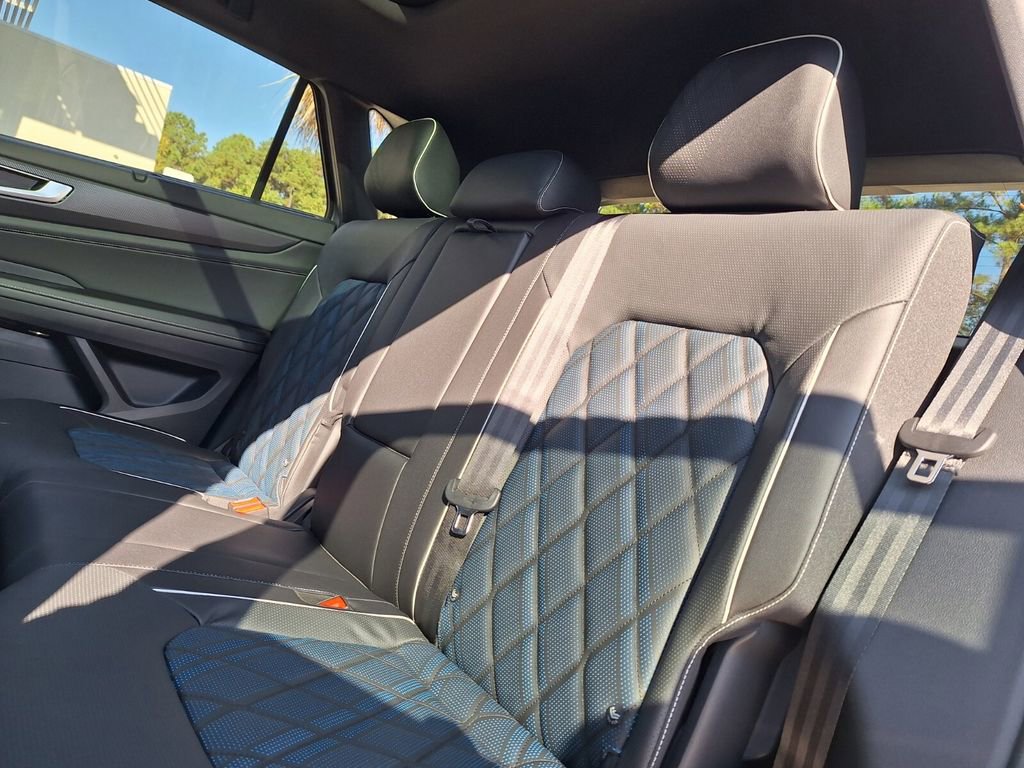New 2026 Volkswagen Atlas Cross Sport SEL Premium R-Line image 24
