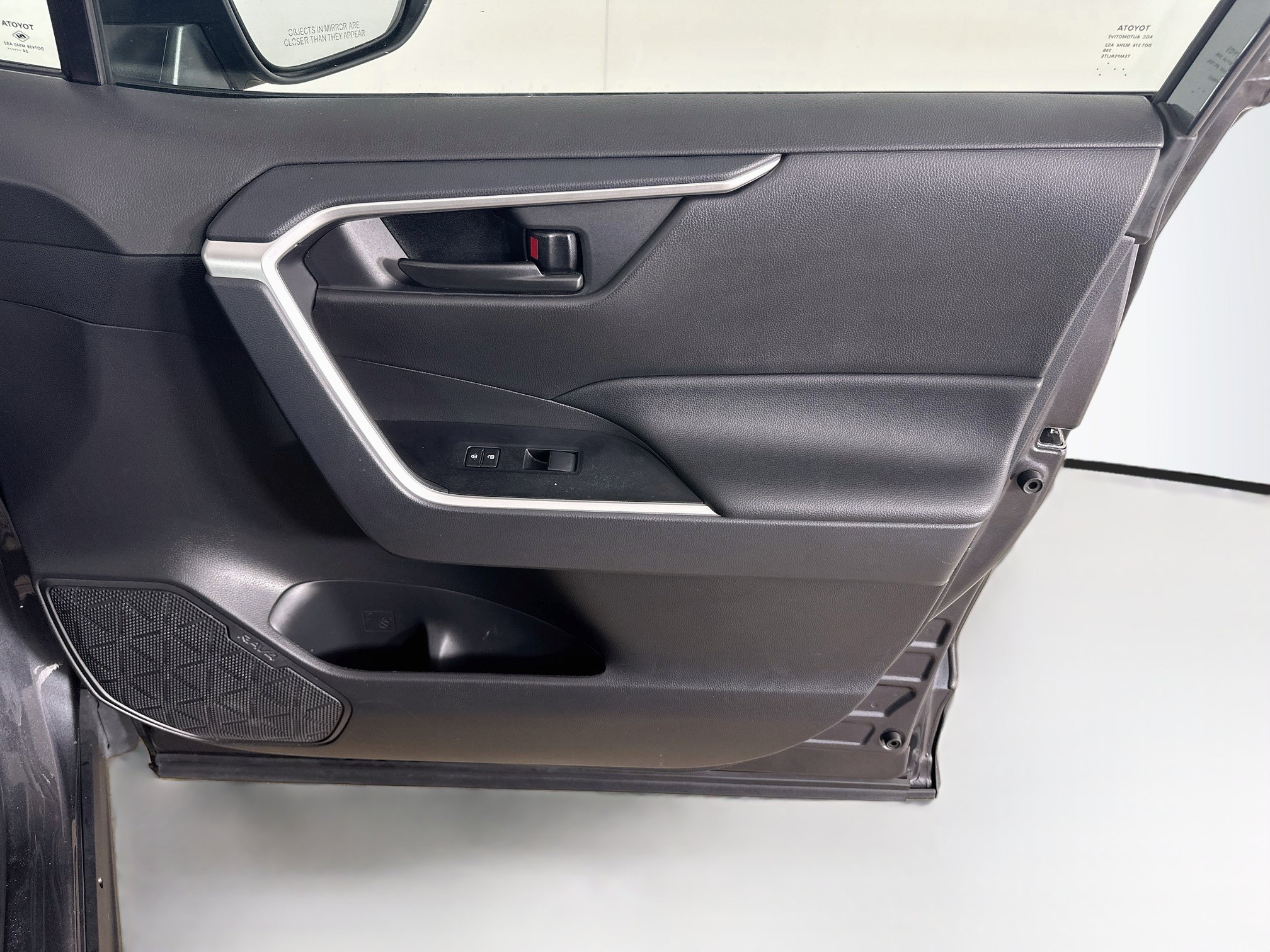 Used 2025 Toyota RAV4 LE FWD image 30