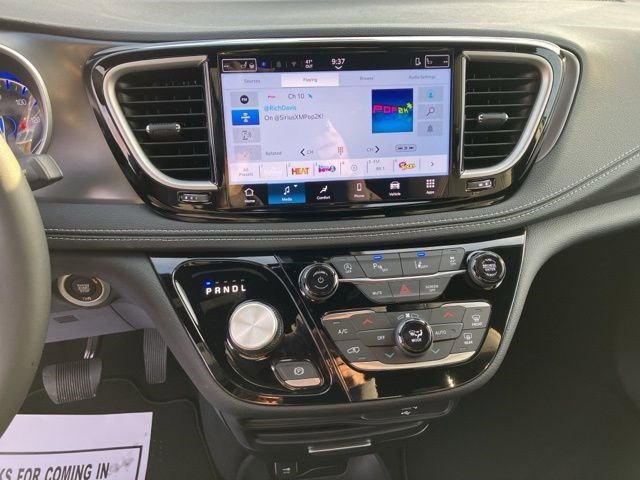 New 2026 Chrysler Pacifica Select w/ S Appearance Package FWD image 16