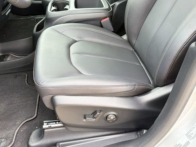 New 2026 Chrysler Pacifica Select w/ S Appearance Package FWD image 14