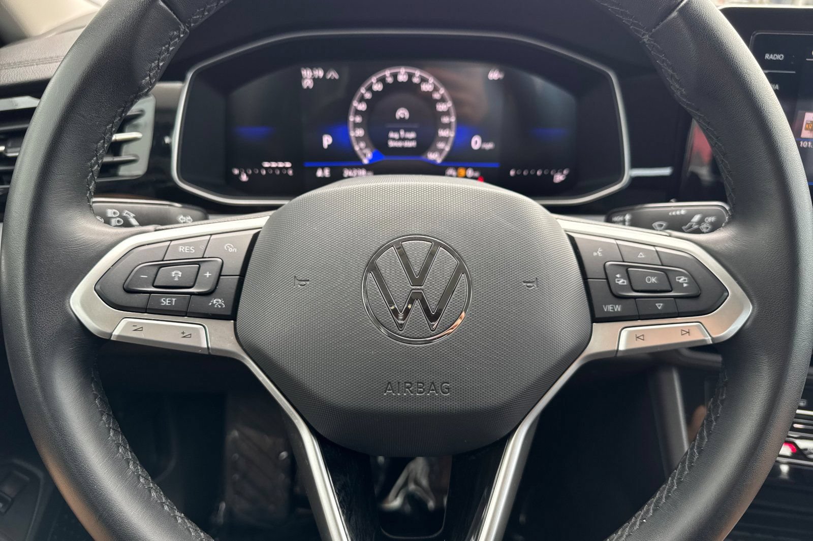 Used 2025 Volkswagen Jetta SE FWD image 19