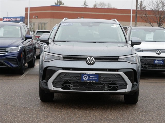 Certified 2025 Volkswagen Taos SE image 2