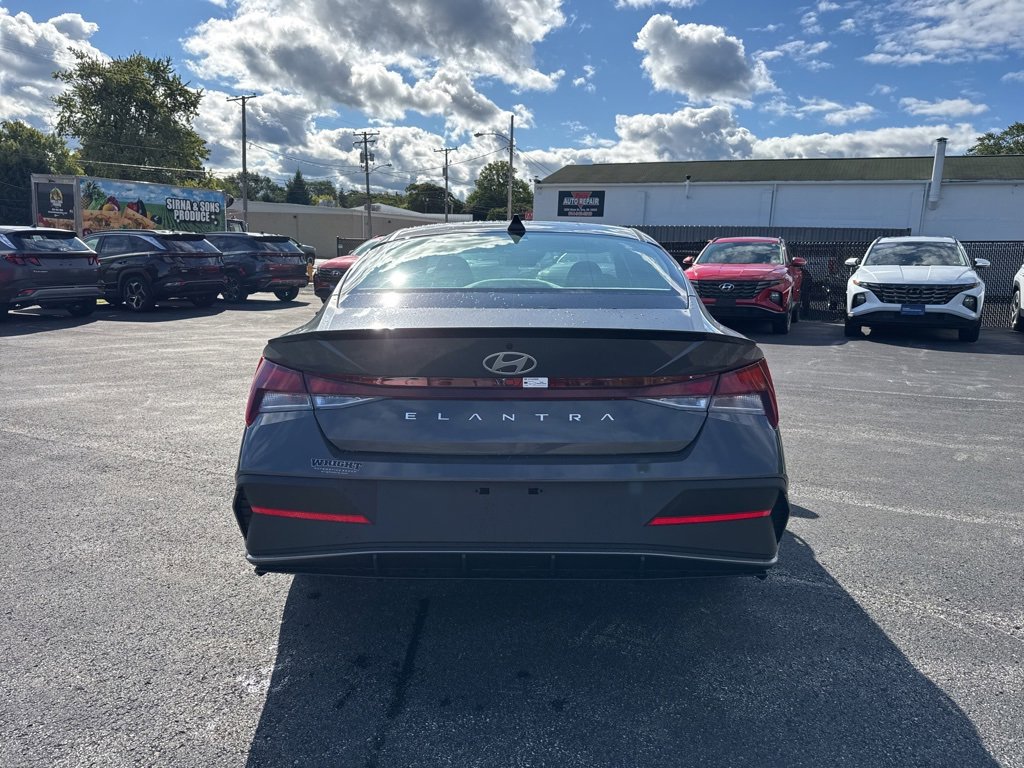 New 2025 Hyundai Elantra Sport image 6