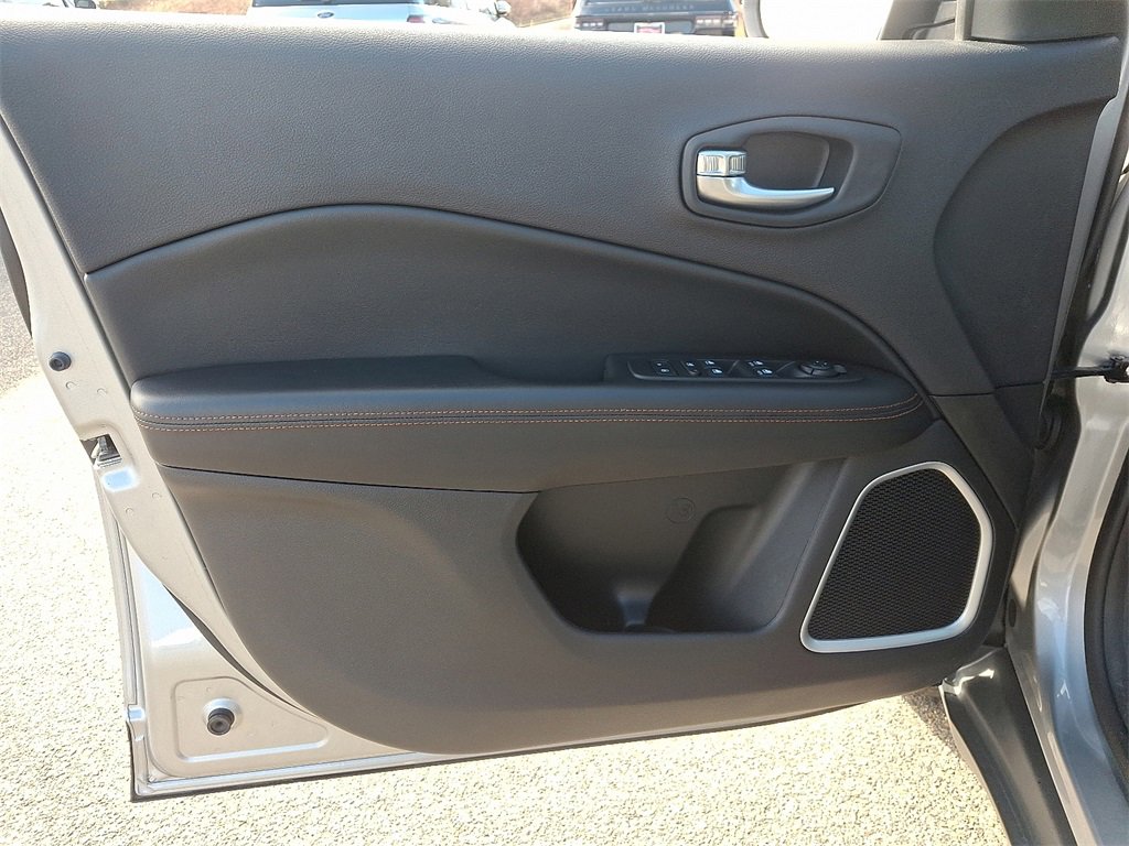 Used 2020 Jeep Compass Limited w/ Rear Convenience Group image 12