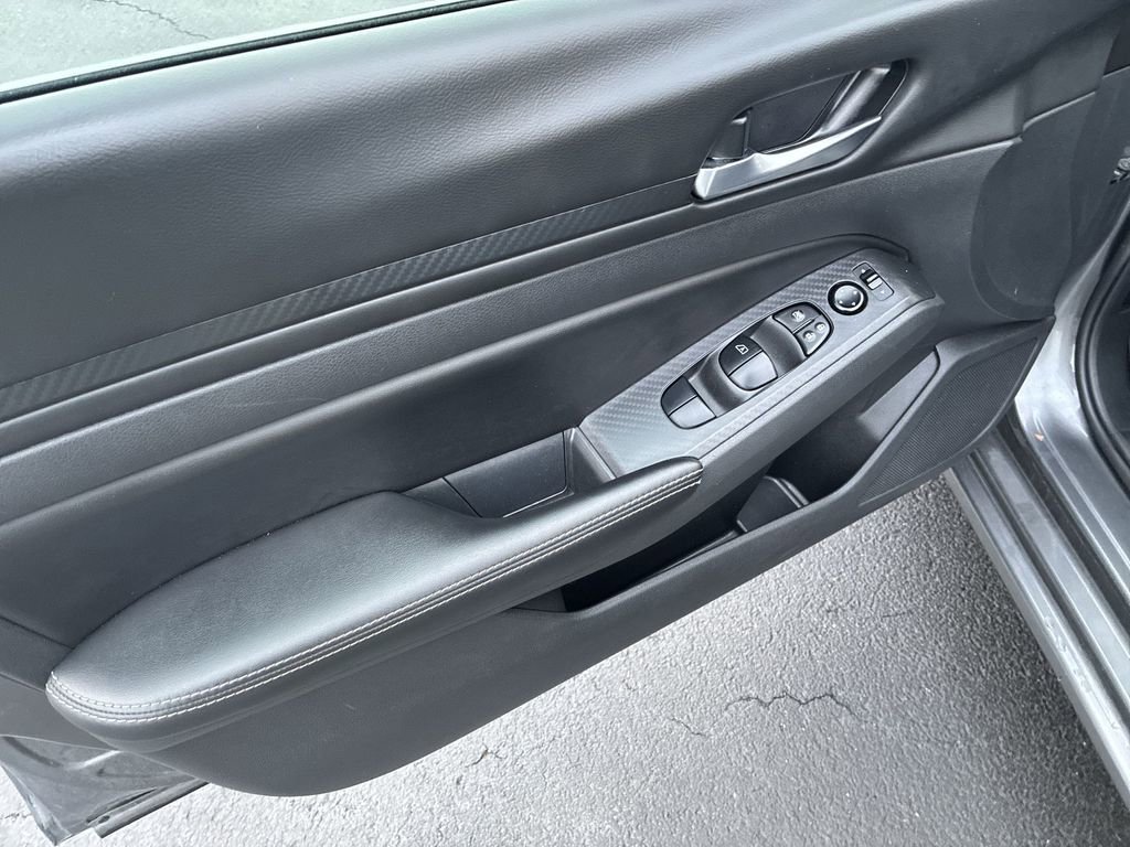 Used 2024 Nissan Altima 2.5 SV image 13