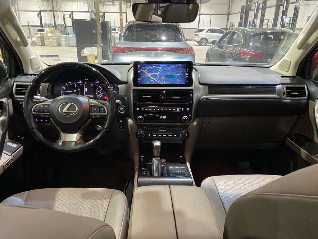 Used 2023 Lexus GX 460 Premium AWD/4WD image 2