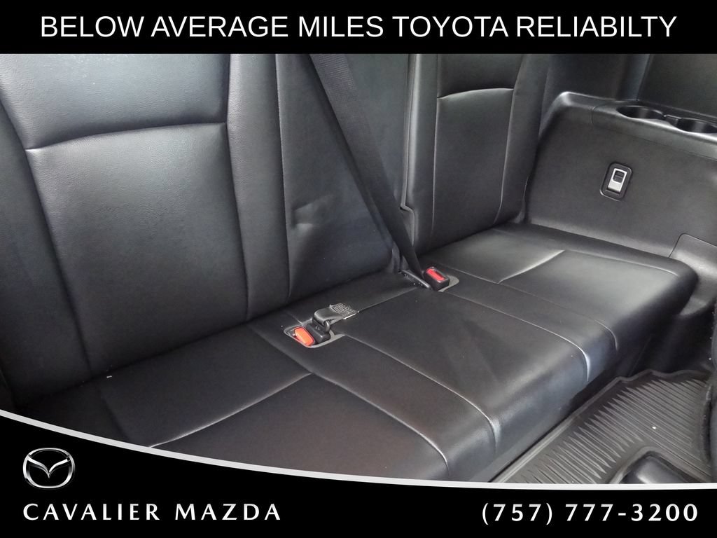 Used 2023 Toyota Highlander XLE AWD/4WD image 19