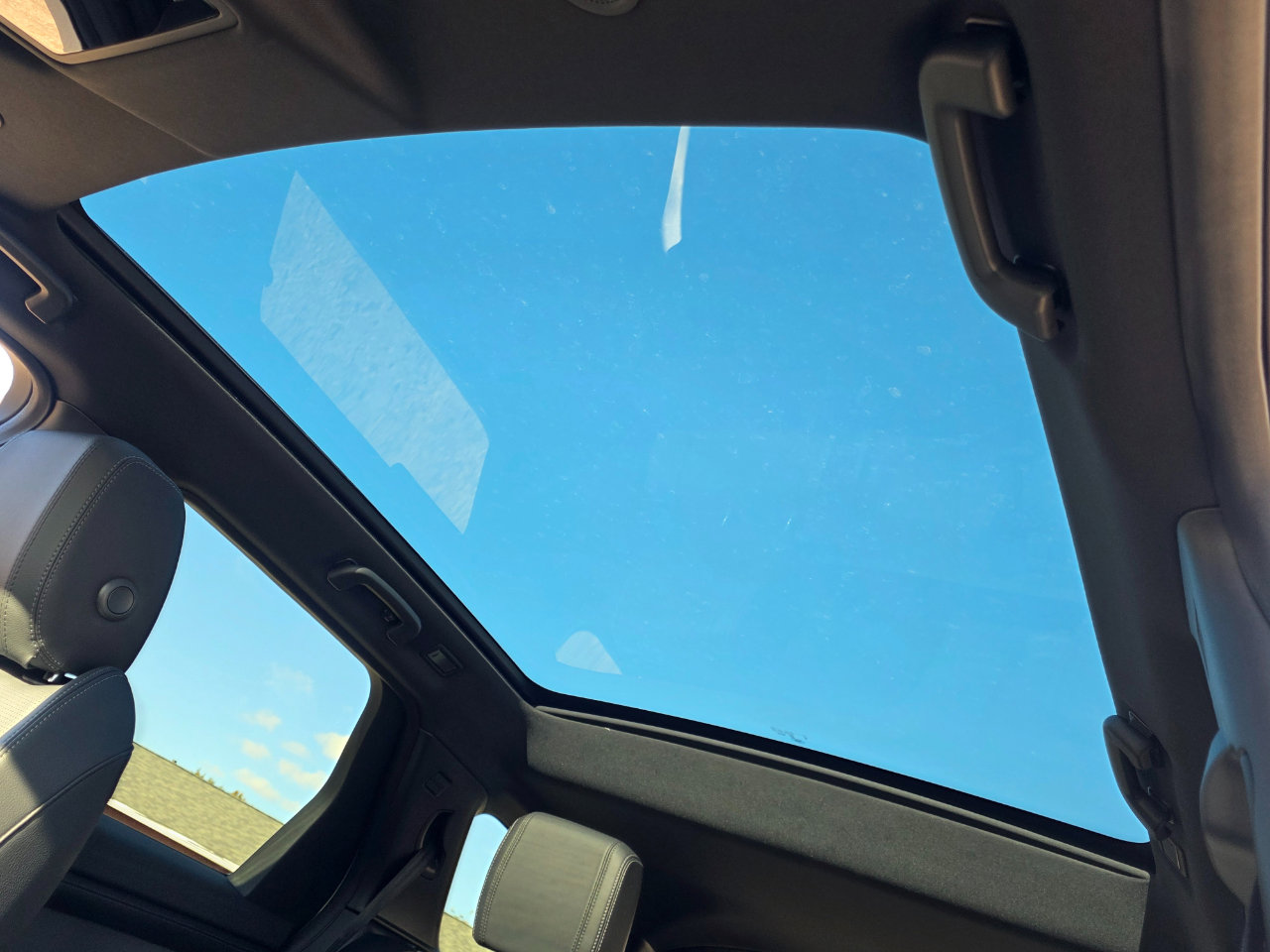 Used 2024 Land Rover Discovery Sport Dynamic SE image 3