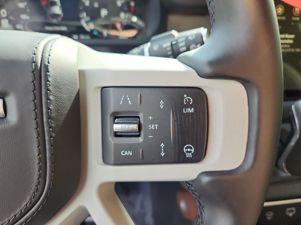 Used 2024 Land Rover Defender 110 SE image 18