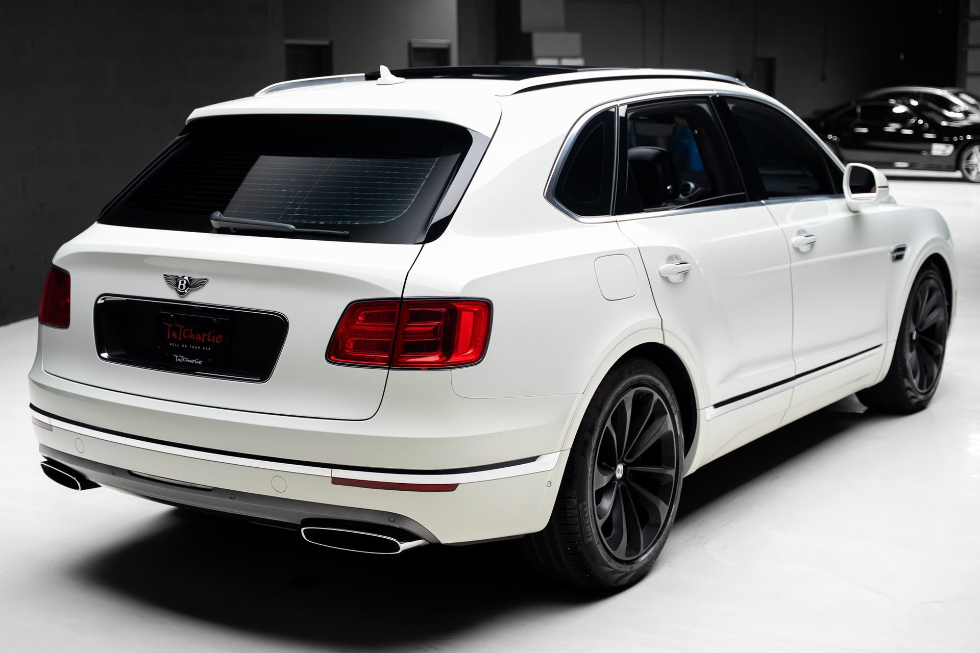 Used 2018 Bentley Bentayga AWD/4WD image 32