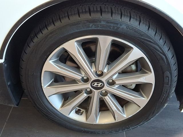 Used 2017 Hyundai Sonata Limited w/ Tech Package 03 FWD image 7