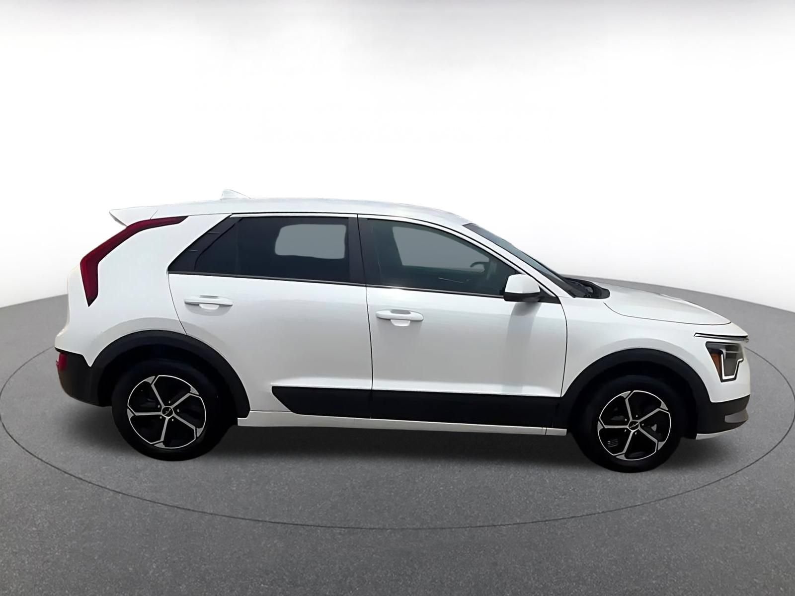 Used 2026 Kia Niro LX FWD image 16