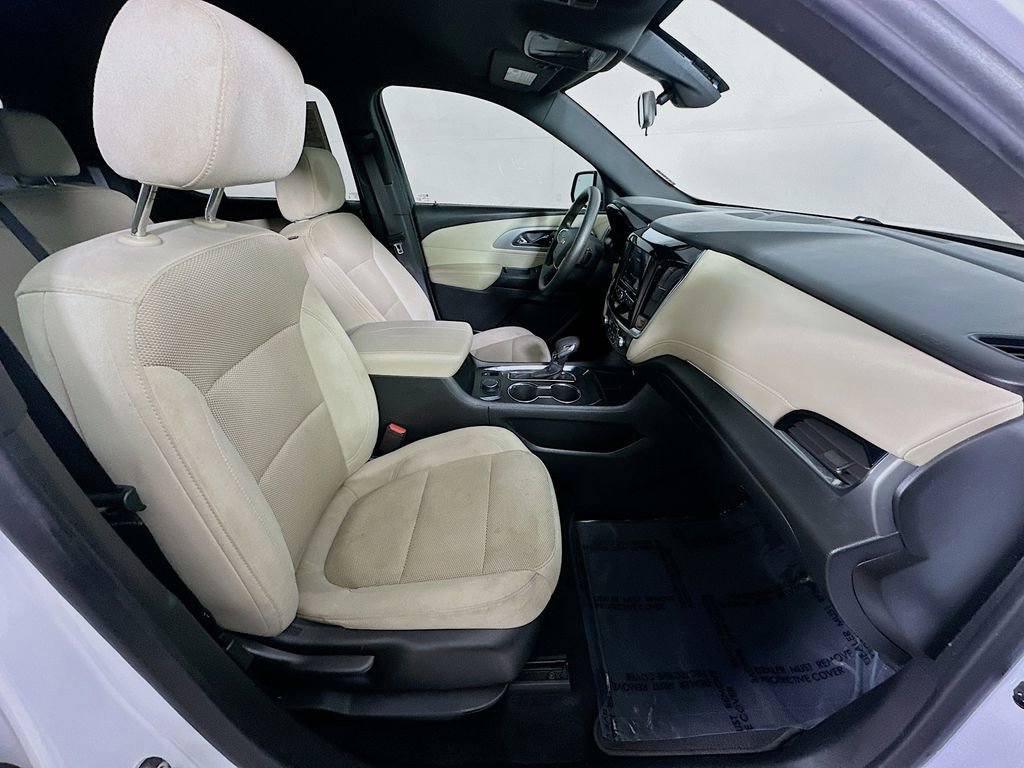 Used 2023 Chevrolet Traverse LS w/ Safety Package FWD image 11