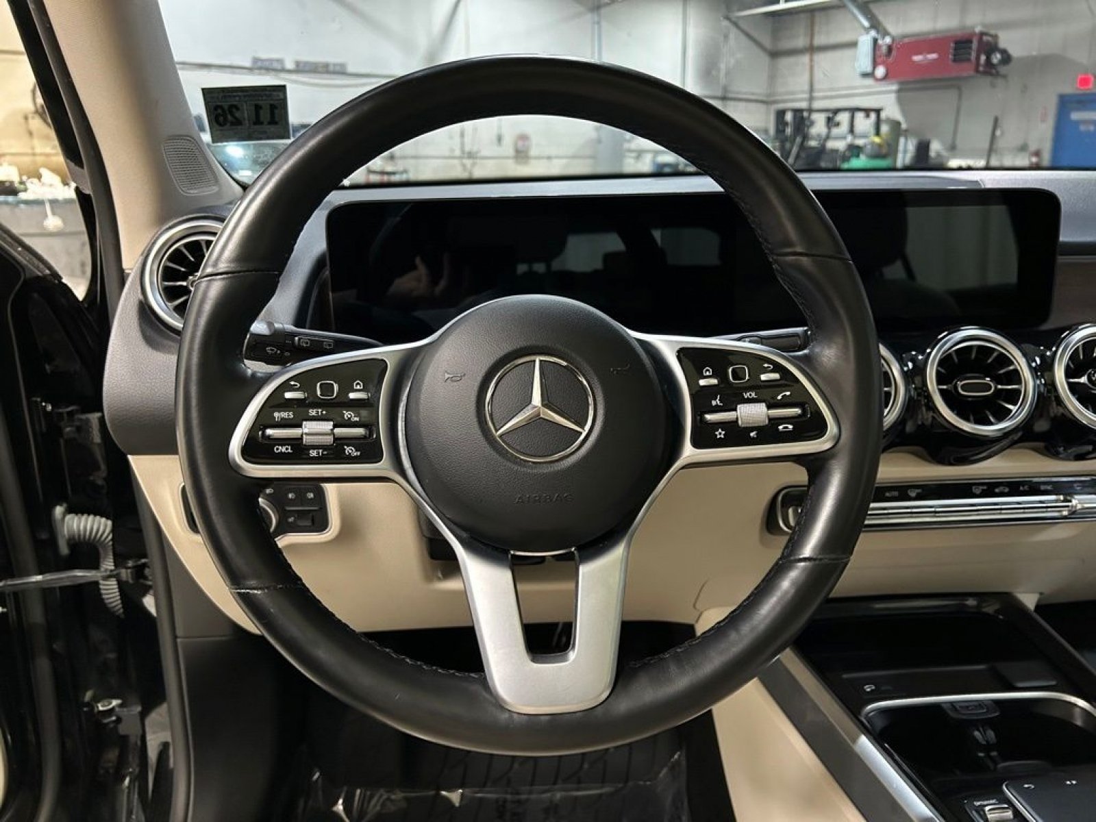 Used 2022 Mercedes-Benz GLB 250 4MATIC image 14