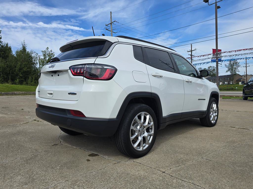 Used 2023 Jeep Compass Latitude AWD/4WD image 3