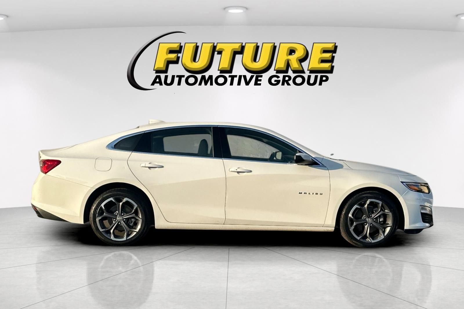 Used 2024 Chevrolet Malibu LT FWD image 3