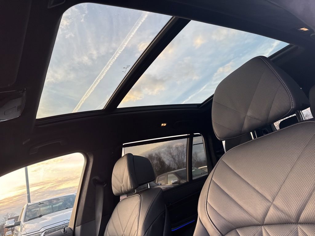 Used 2024 BMW X7 xDrive40i w/ Premium Package image 8