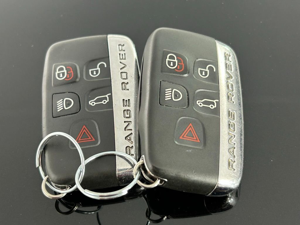 Used 2017 Land Rover Range Rover Evoque SE Premium image 38