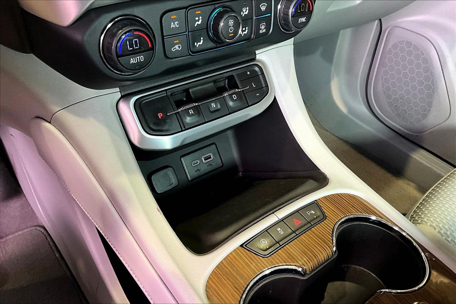 Used 2020 GMC Acadia SLE AWD/4WD image 16