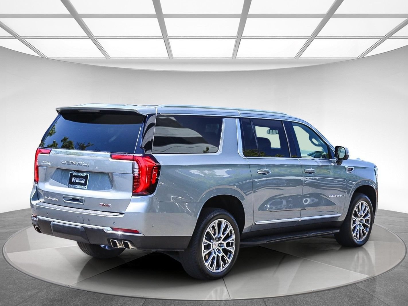 Used 2025 GMC Yukon XL Denali AWD/4WD image 4
