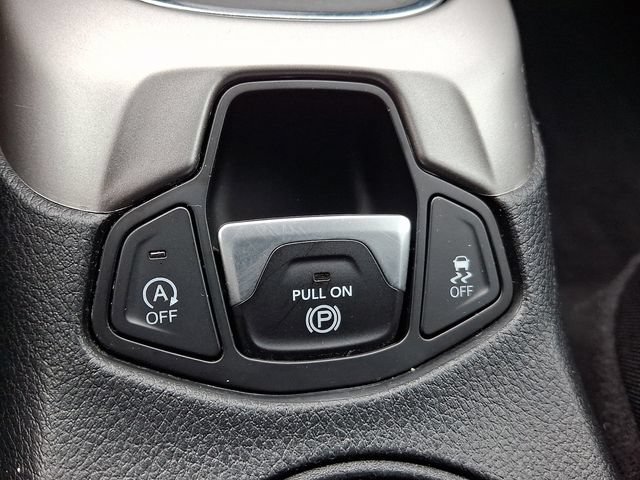 Used 2018 Jeep Compass Latitude w/ Safe & Security Group AWD/4WD image 27
