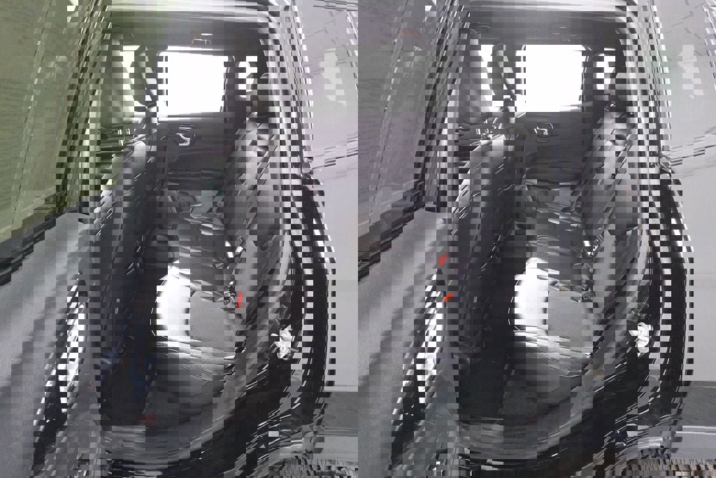 Used 2024 Jeep Compass Trailhawk image 23