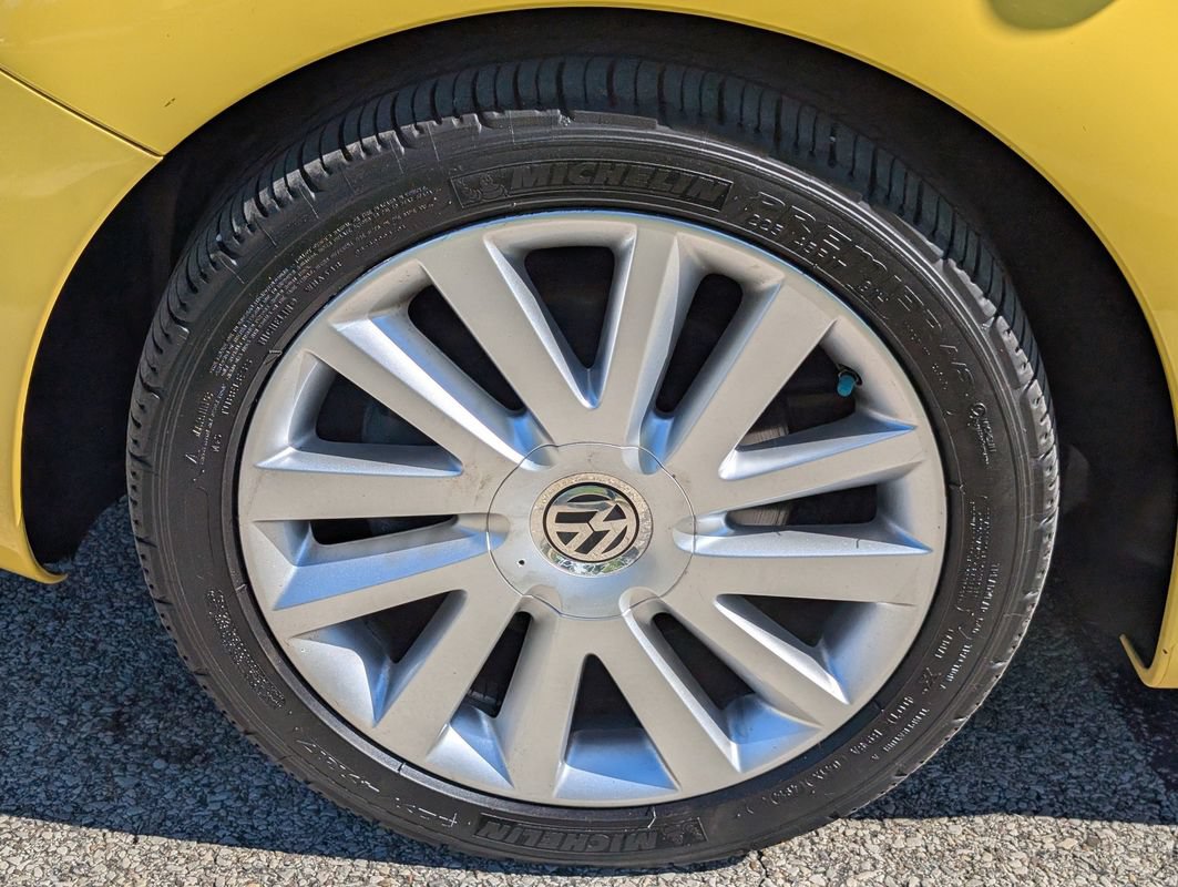 Used 2008 Volkswagen Beetle SE FWD image 38