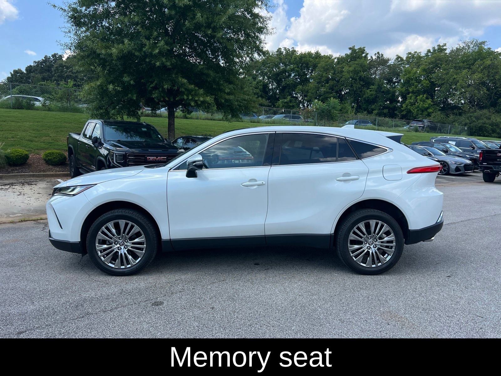 Used 2024 Toyota Venza Limited AWD/4WD image 9