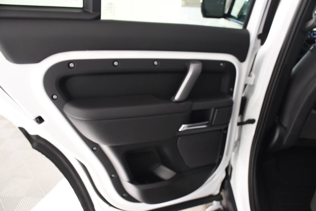 Used 2024 Land Rover Defender 110 X-Dynamic SE image 26