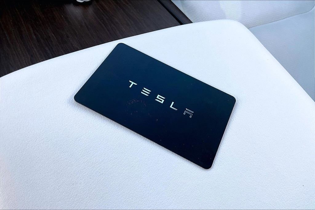 Used 2022 Tesla Model S image 31