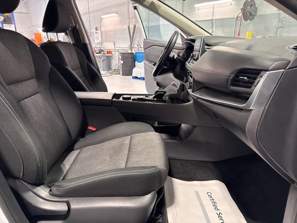 Used 2024 Nissan Rogue SV AWD/4WD image 29