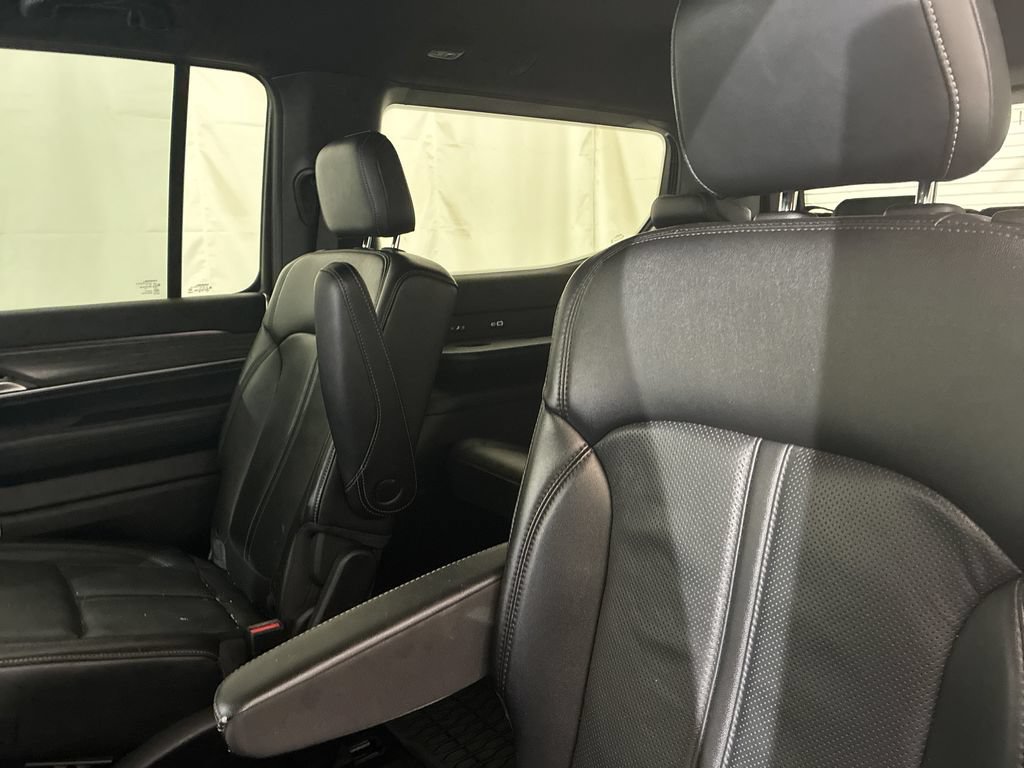 Used 2024 Jeep Wagoneer Series III AWD/4WD image 11