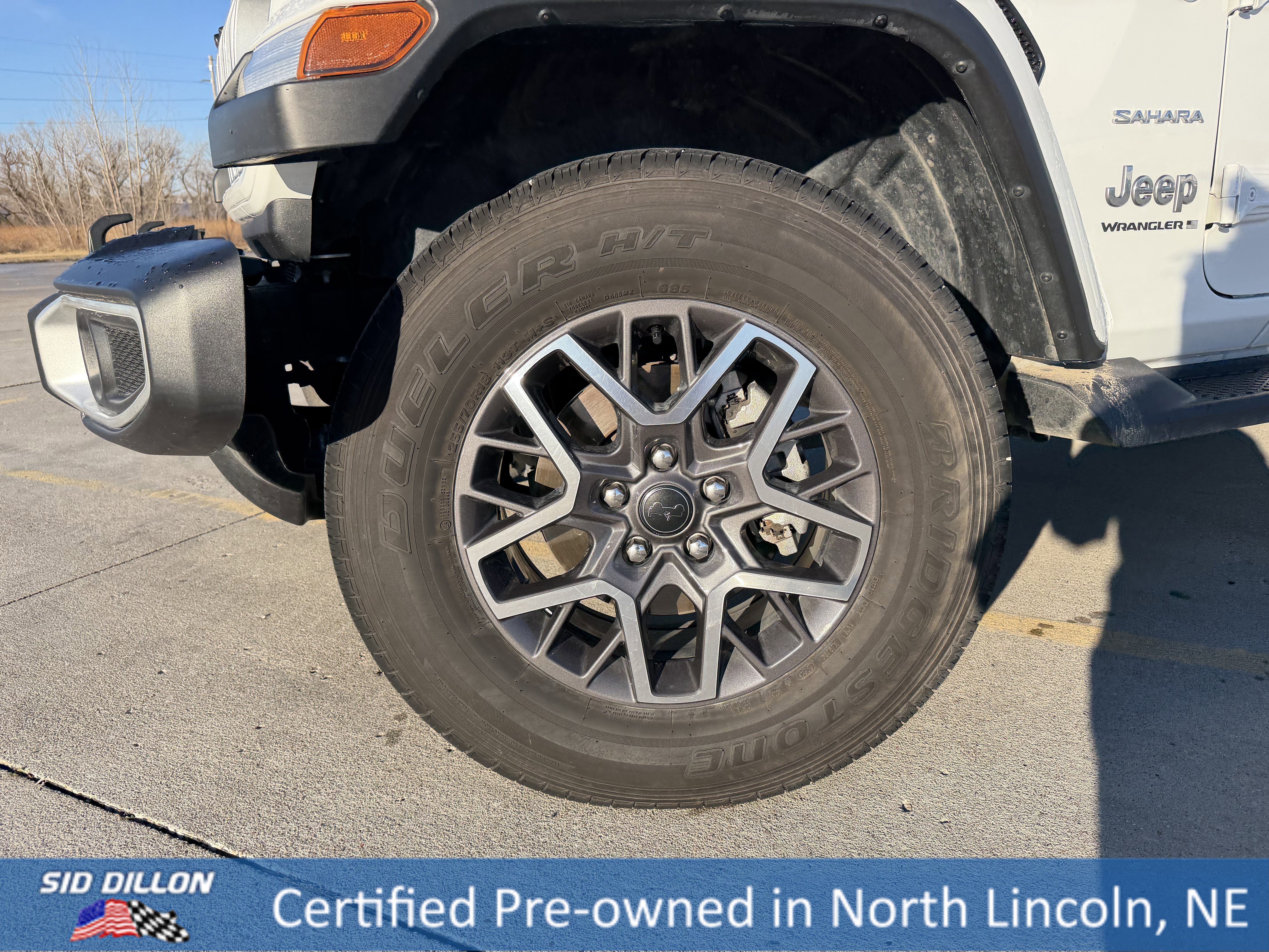 Used 2024 Jeep Wrangler Sahara w/ Technology Group image 9