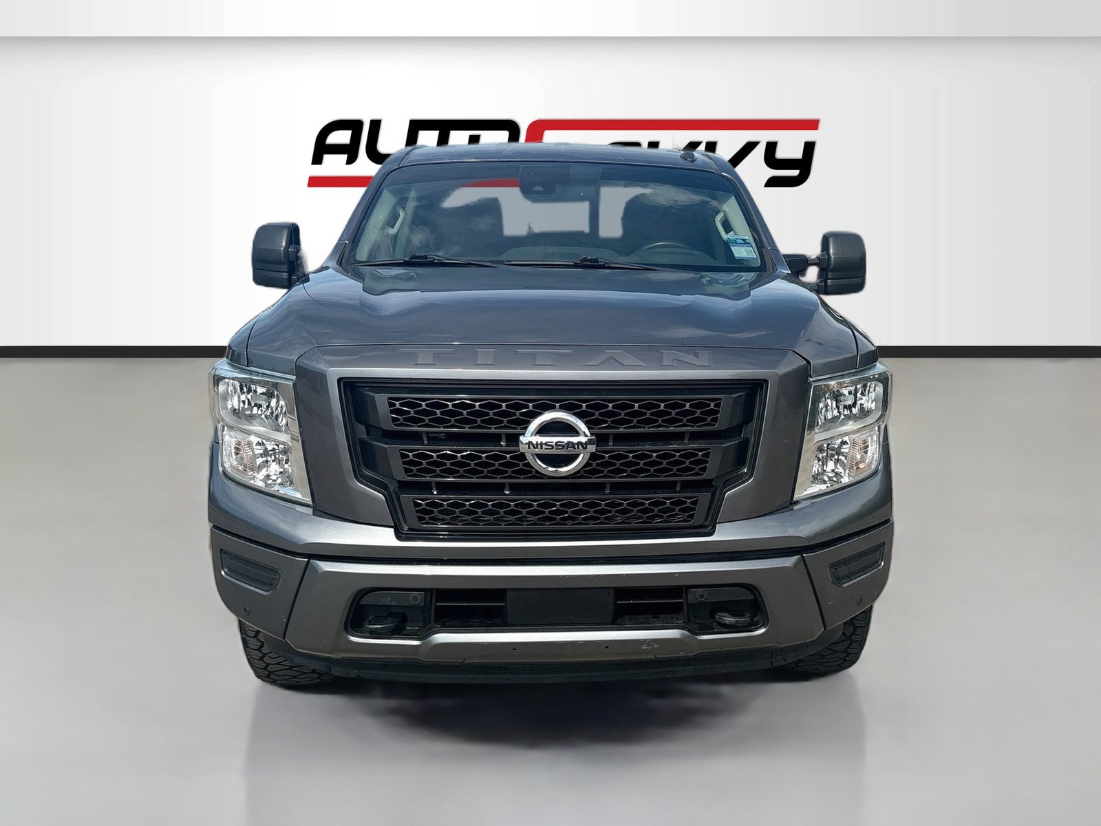 Used 2021 Nissan Titan SV w/ SV Convenience Package AWD/4WD image 2