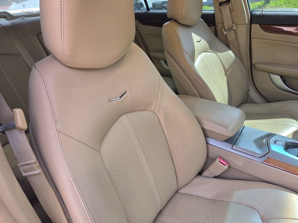 Used 2011 Cadillac CTS Luxury RWD image 40