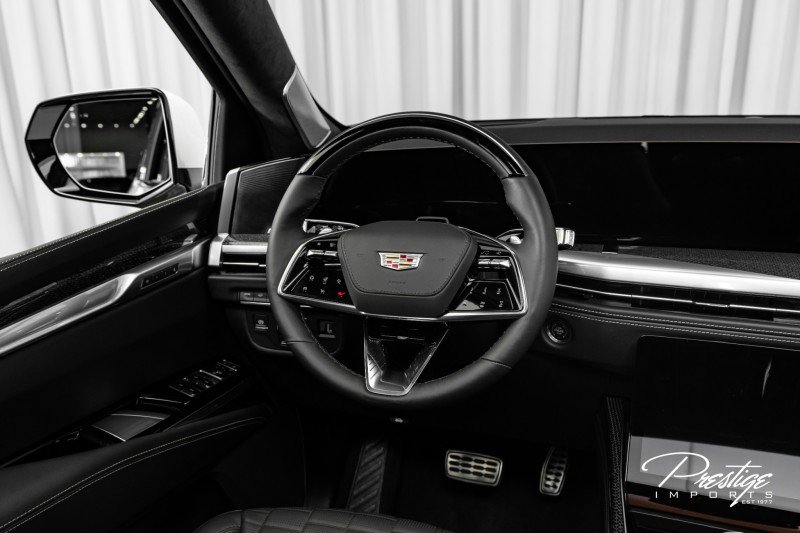 Used 2025 Cadillac Escalade ESV V image 33