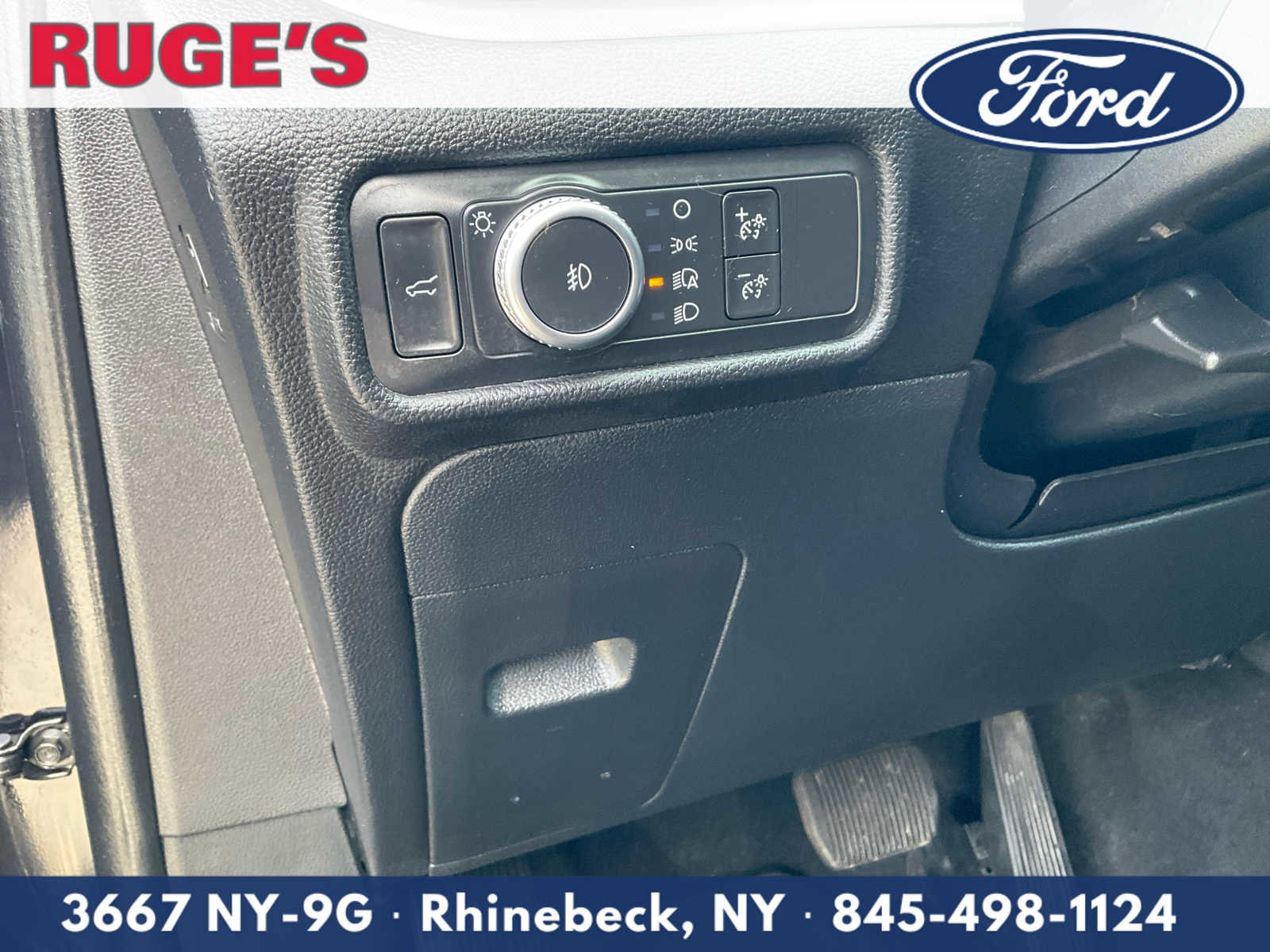 Used 2020 Ford Explorer XLT w/ Equipment Group 202A AWD/4WD image 17