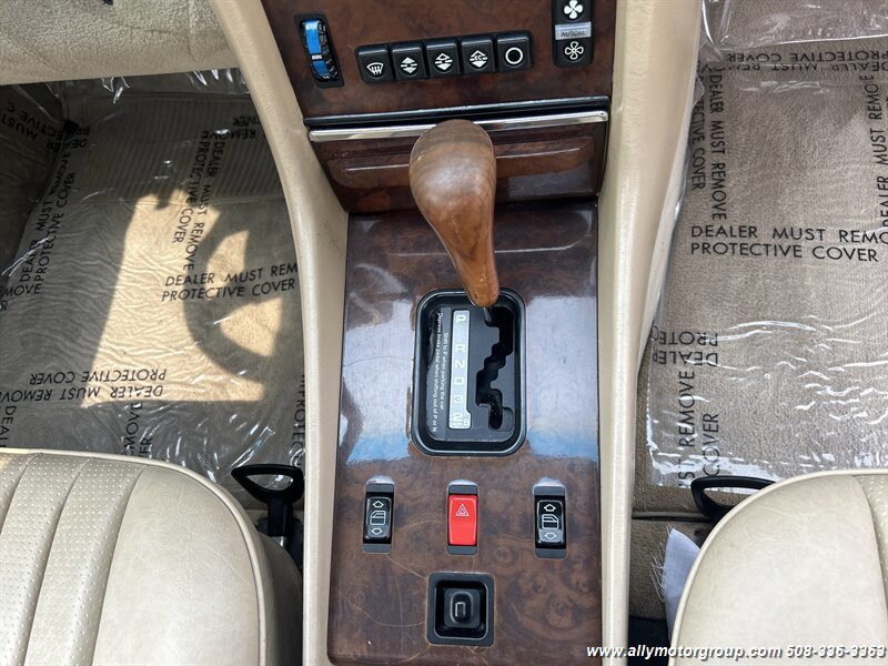 Used 1989 Mercedes-Benz 560 SL image 11