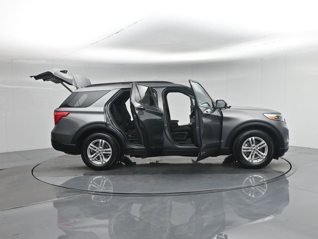 Certified 2023 Ford Explorer XLT RWD image 5