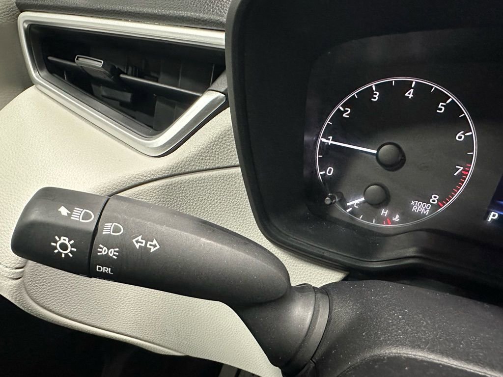 Used 2025 Toyota Corolla Cross L image 21