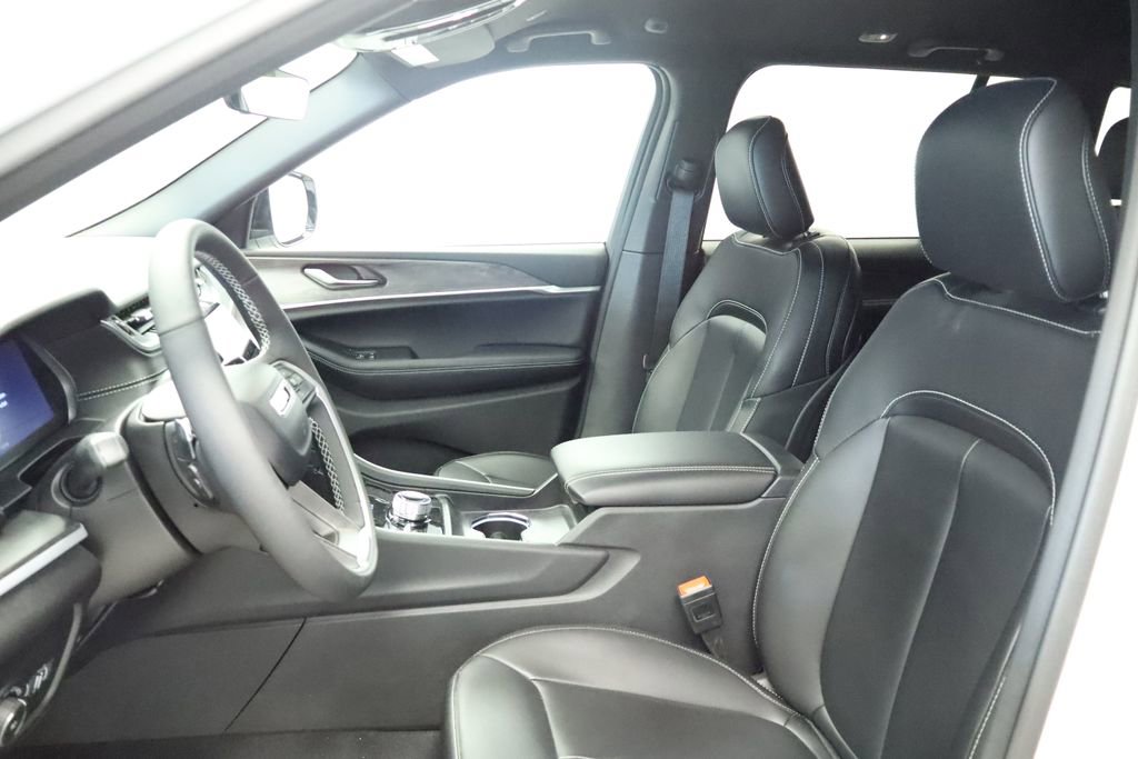 Used 2025 Jeep Grand Cherokee Limited w/ Trailer Tow Package image 29