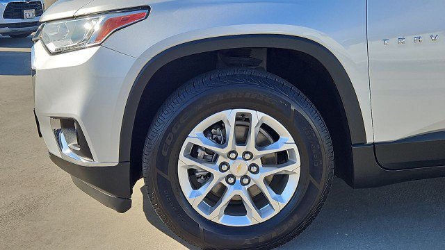 Used 2021 Chevrolet Traverse LT FWD image 32