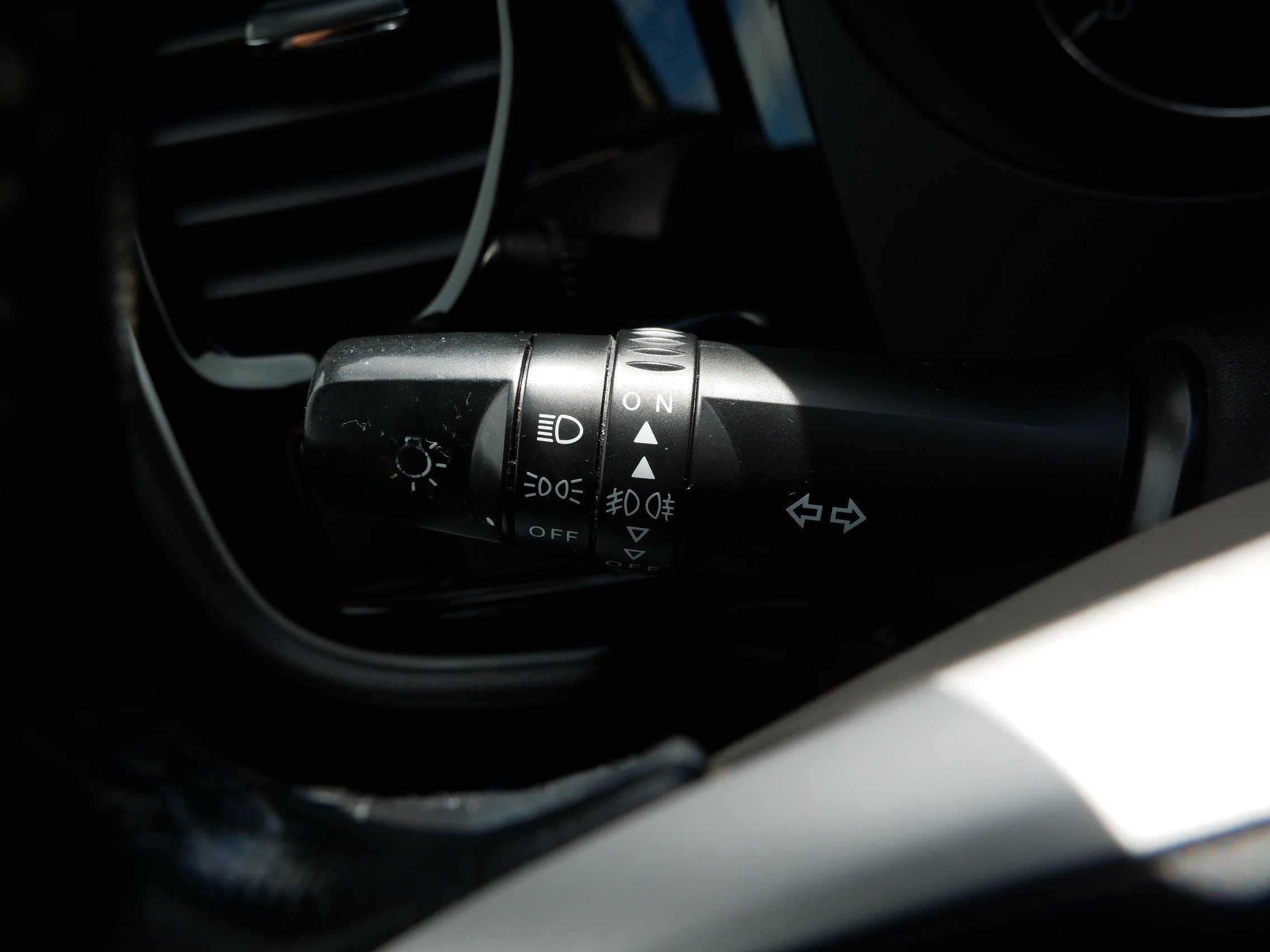 Used 2015 Mitsubishi Outlander SE FWD image 32